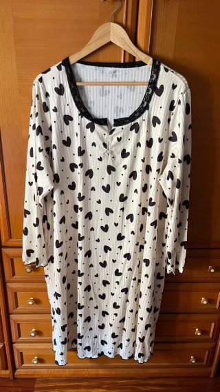 Camisón con estampado de corazones