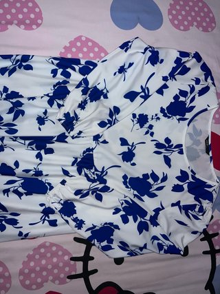 Vestido floral azul y blanco