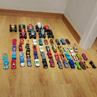 Lote 57 coches de juguete HOT WHEELS