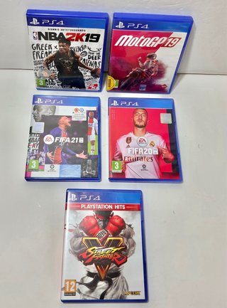 Pack PlayStation 4 con mando y 5 juegos