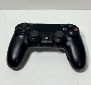 Pack PlayStation 4 con mando y 5 juegos