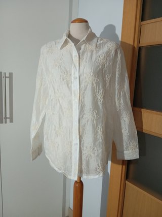 Camisa Blanca con Bordados Zara Talla L de gasa