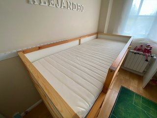 Litera Kura de Ikea con 2 colchones