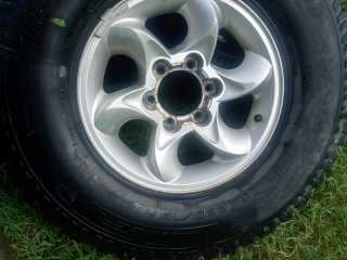 4 Llantas aluminio con Neumáticos 4x4