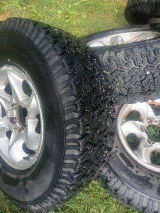 4 Llantas aluminio con Neumáticos 4x4