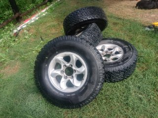 4 Llantas aluminio con Neumáticos 4x4