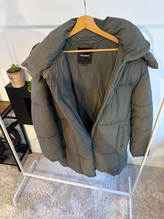 Plumífero Pull&Bear verde oliva,marca M pero L