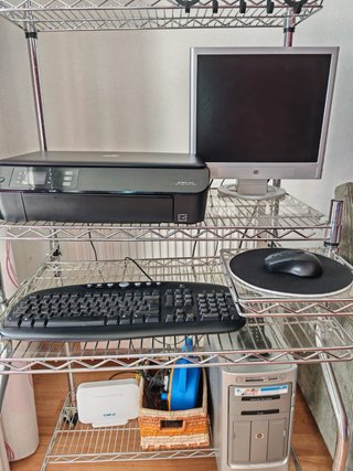 Mesa Ordenador Metálica con Estanterías