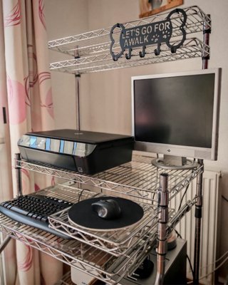Mesa Ordenador Metálica con Estanterías