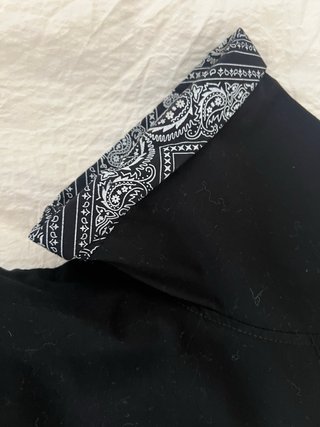 Camisa H&M Negra Talla M Estampado Bandana