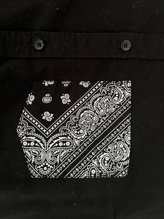 Camisa H&M Negra Talla M Estampado Bandana