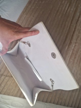 Bolso de fiesta blanco con cadena