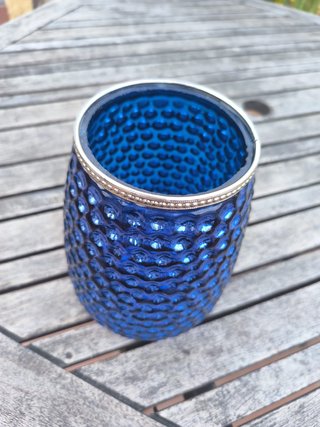 Jarrón Azul Cobalto Relieve Borde Plateado