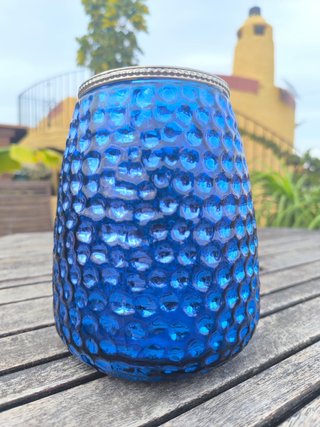Jarrón Azul Cobalto Relieve Borde Plateado