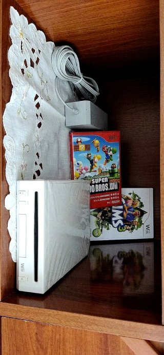 Wii + 2 Mandos + 2 Juegos