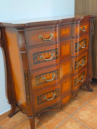 Cómoda de Madera Clásica