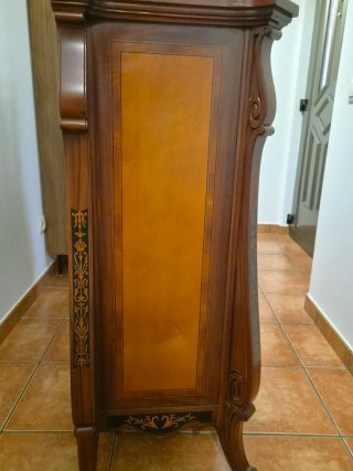 Cómoda de Madera Clásica