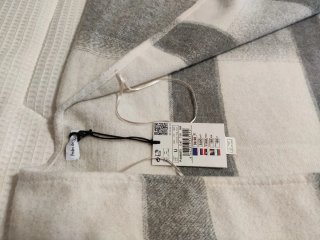 Poncho, con ojales para cinto, de Pedro del Hierro