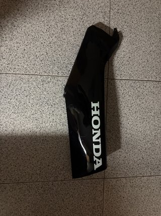 Pieza de moto HONDA negra sh 125