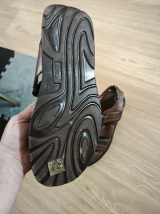 Sandalias de hombre marrones