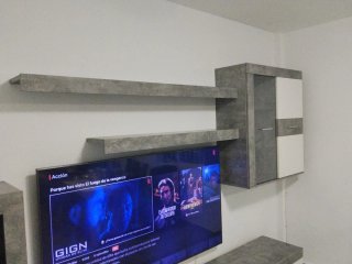Mueble de comedor gris y blanco