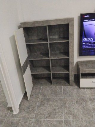 Mueble de comedor gris y blanco