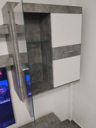 Mueble de comedor gris y blanco