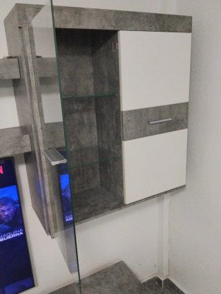 Mueble de comedor gris y blanco
