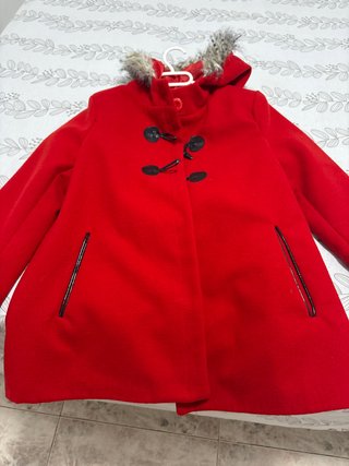 Abrigo Rojo con Capucha