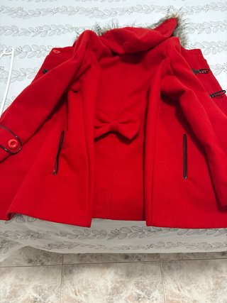 Abrigo Rojo con Capucha