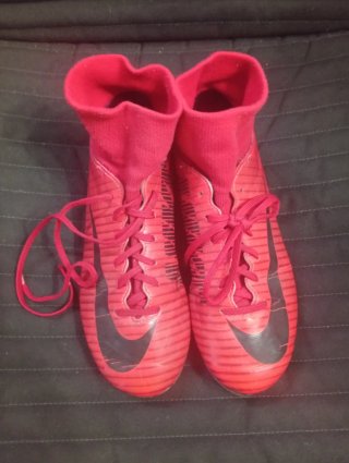 Botas de Fútbol Nike número 36'5 Mercurial Rojas