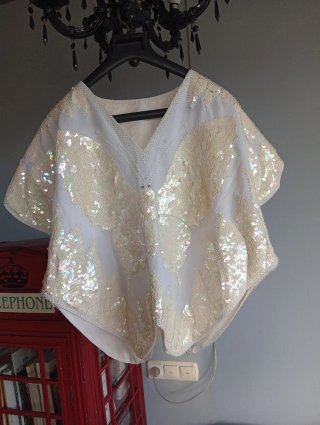 Camiseta de Lentejuelas con Diseño de Mariposa
