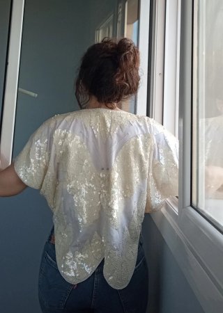 Camiseta de Lentejuelas con Diseño de Mariposa
