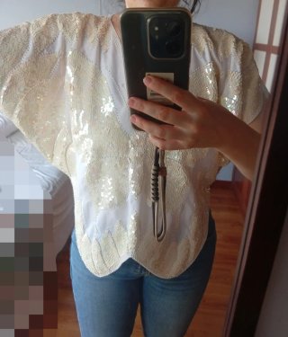 Camiseta de Lentejuelas con Diseño de Mariposa