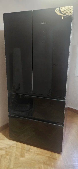Nevera Cecotec de Doble Puerta Negra