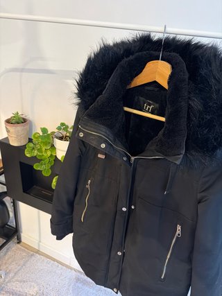 Parka Zara Talla M con Capucha de pelo