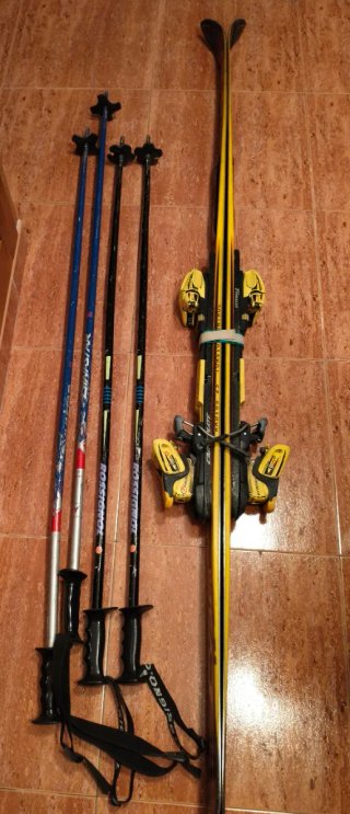 Esquís y bastones de esquí 190 cm