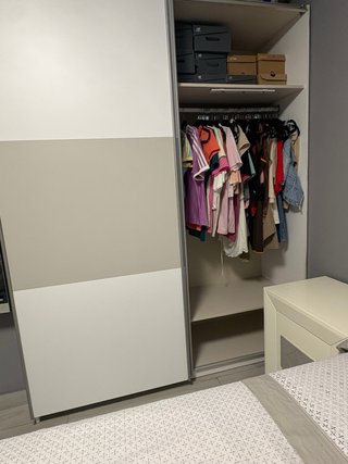 Armario de dos puertas correderas