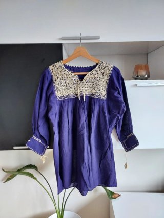 Blusa violeta morada bordada a mano México