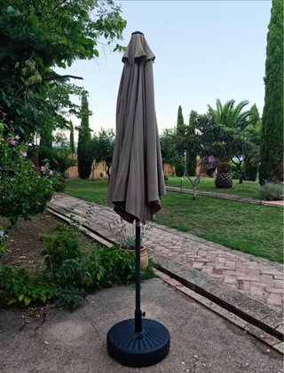 Sombrilla Grande de Jardín con Base