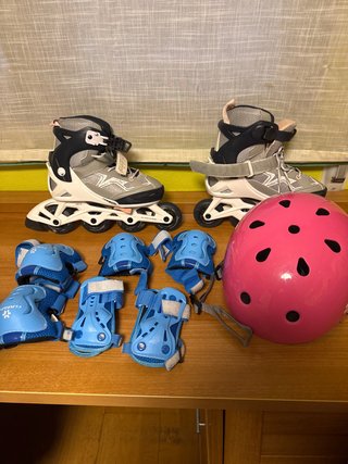 Patines en línea con protecciones y casco