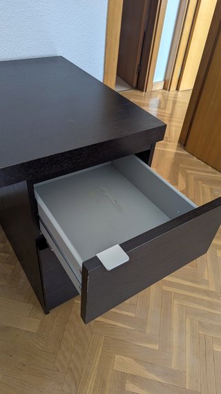 Escritorio IKEA Malm con cajonera (desperfectos)