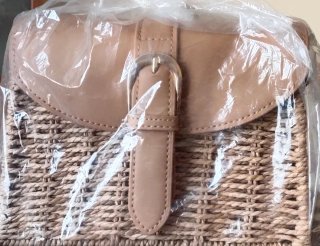 Bolso de mimbre y piel sintética