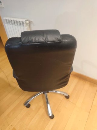 Silla de Oficina de Piel Negra
