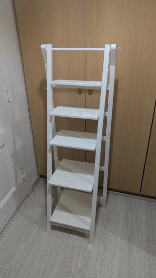 Escalera decorativa madera blanca