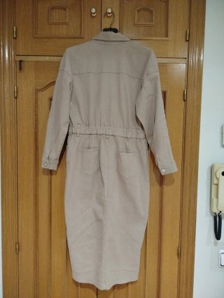Vestido beige de manga larga