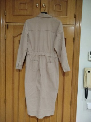 Vestido beige de manga larga