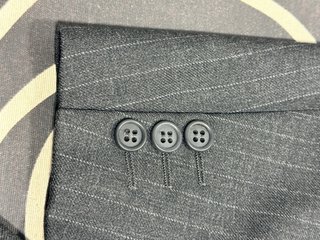 Traje de hombre gris marengo