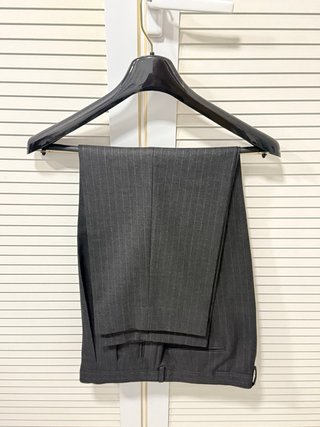 Traje de hombre gris marengo