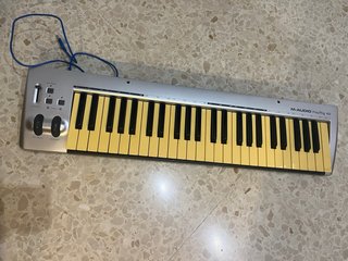 Teclado Controlador MIDI M-Audio KeyRig 49